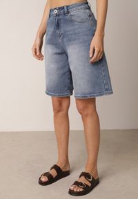 Born2be - Niebieskie Bawełniane Szorty Jeansowe Bermudy z Wysokim Stanem Avariel. Okazja: na co dzień, na randkę. Stan: podwyższony. Kolekcja: plus size. Kolor: niebieski. Materiał: jeans, bawełna. Styl: casual, klasyczny, elegancki #7
