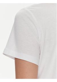 Guess T-Shirt Zoey V4GI02 K46D1 Biały Boxy Fit. Kolor: biały. Materiał: bawełna