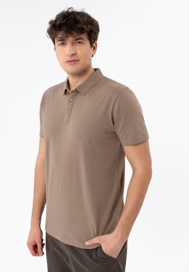 Volcano - Koszulka polo O-LAMBO. Okazja: na co dzień, do pracy. Typ kołnierza: polo. Materiał: dzianina, materiał, prążkowany, bawełna, skóra, jeans. Długość rękawa: krótki rękaw. Długość: krótkie. Styl: casual, elegancki, klasyczny, wizytowy