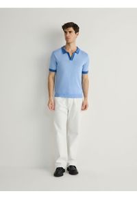Reserved - Koszulka polo regular fit - jasnoniebieski. Typ kołnierza: polo. Kolor: niebieski. Materiał: dzianina #1