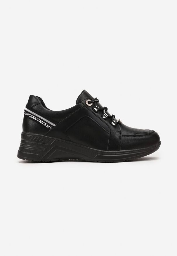 Renee - Czarne Sneakersy ze Skórzaną Wkładką Ozdobione Napisami na Koturnie Dorvalia. Okazja: na spacer. Kolor: czarny. Materiał: skóra. Wzór: aplikacja, napisy. Obcas: na koturnie. Sport: turystyka piesza