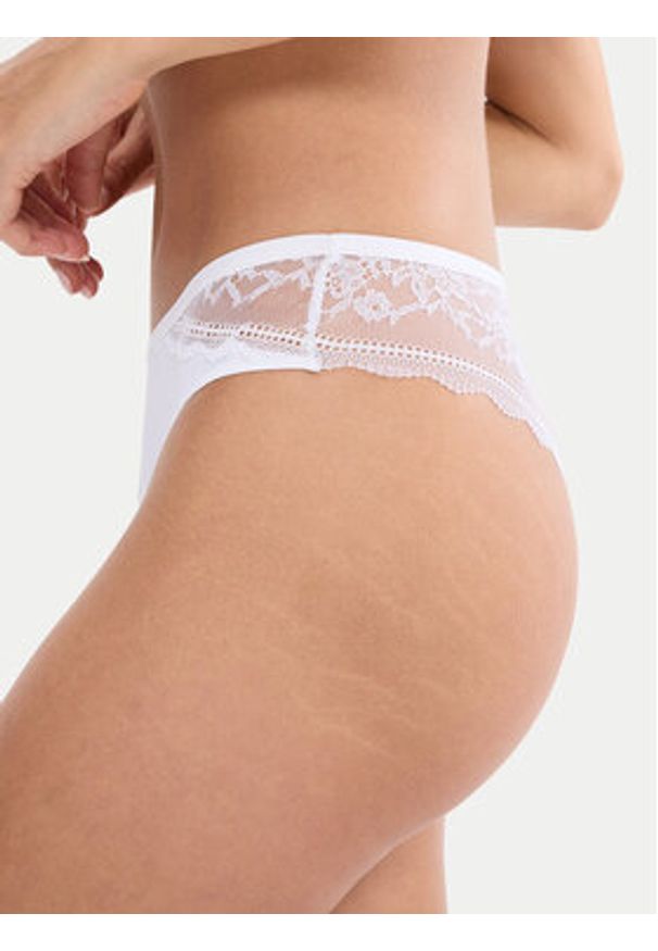 Triumph Figi brazylijskie Comfort Allure 10226445 Biały. Kolor: biały. Materiał: syntetyk