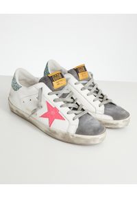 GOLDEN GOOSE - Sneakersy z różową gwiazdą Superstar. Kolor: biały. Materiał: guma, zamsz. Szerokość cholewki: normalna. Wzór: aplikacja #5