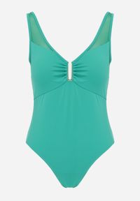 Born2be - Zielony Strój Kąpielowy Jednoczęściowy z Metaliczną Ozdobą i Marszczeniem Chelviane. Kolekcja: plus size. Kolor: zielony. Wzór: aplikacja #6