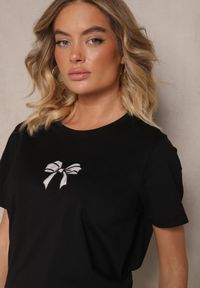 Renee - Czarna Bluzka z Bawełny z Motywem Kokardki Norimar. Okazja: na co dzień. Typ kołnierza: kokarda. Kolor: czarny. Materiał: bawełna. Długość rękawa: krótki rękaw. Długość: krótkie. Styl: klasyczny, elegancki, casual #3