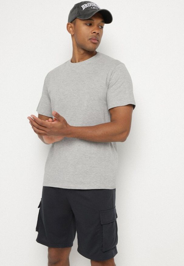 Born2be - Granatowe Dresowe Szorty z Bawełną Typu Cargo Soniela. Okazja: na co dzień. Kolor: niebieski. Materiał: bawełna, dresówka. Styl: casual, elegancki