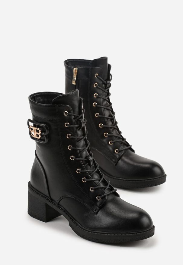 Renee - Czarne Botki Vices o Fasonie Trzewików na Słupku Zdobione Aplikacją Nuvitte. Okazja: na co dzień, na imprezę. Kolor: czarny. Materiał: dzianina, futro, jeans. Wzór: aplikacja. Obcas: na słupku. Styl: casual. Wysokość obcasa: średni