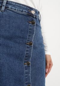 Born2be - Niebieska Jeansowa Spódnica Midi Asymetryczna Zapinana na Guziki Jeoppa. Kolor: niebieski. Materiał: jeans #3