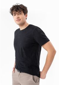 Volcano - TM-ENAR. Okazja: na co dzień. Kolor: czarny. Materiał: dzianina, bawełna, materiał. Długość rękawa: krótki rękaw. Długość: krótkie. Styl: casual, klasyczny #1