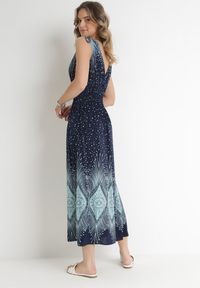 Born2be - Jasnoniebiesko-Czarna Rozkloszowana Sukienka Maxi z Gumką w Pasie i Głębokim Dekoltem Chanie. Typ kołnierza: dekolt w kształcie V. Kolor: niebieski. Długość rękawa: krótki rękaw. Styl: klasyczny. Długość: maxi #3
