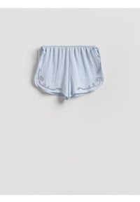 Reserved - Szorty plażowe z wiskozą - jasnoniebieski. Okazja: na plażę. Kolor: niebieski. Materiał: wiskoza #1