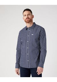 Wrangler - WRANGLER 1 POCKET SHIRT MĘSKA KOSZULA Z DŁUGIM RĘKAWEM W KRATĘ TRUE NAVY W5A24ME12. Długość rękawa: długi rękaw. Długość: długie