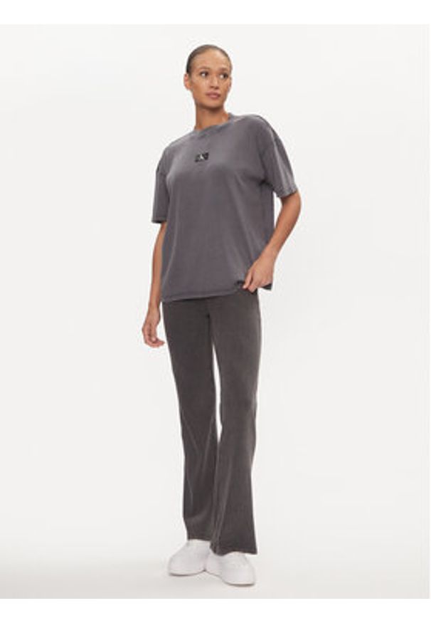 Calvin Klein Jeans Spodnie dresowe J20J223126 Szary Regular Fit. Kolor: szary. Materiał: bawełna