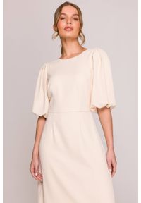 Stylove - Elegancka sukienka koktajlowa z bufiastymi rękawami kremowa. Okazja: na imprezę, na wesele, na ślub cywilny. Kolor: kremowy. Materiał: elastan, materiał. Długość rękawa: krótki rękaw. Sezon: lato. Typ sukienki: rozkloszowane. Styl: wizytowy, elegancki. Długość: midi #8