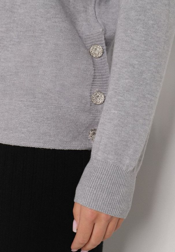 Born2be - Szary Sweter z Guzikami z Boku Tusiana. Okazja: na co dzień. Kolor: szary. Materiał: jeans. Styl: casual, klasyczny