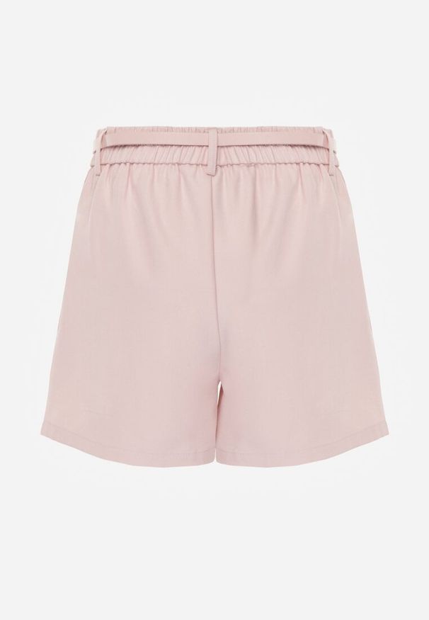 Renee - Różowe Szorty High Waist w Eleganckim Stylu z Cienkim Paskiem ze Sprzączką Rissarie. Stan: podwyższony. Kolor: różowy. Długość: długie. Styl: elegancki