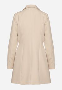 Born2be - Beżowa Kopertowa Sukienka z Imitacją Kieszeni Talriti. Kolor: beżowy. Typ sukienki: kopertowe. Styl: elegancki #3