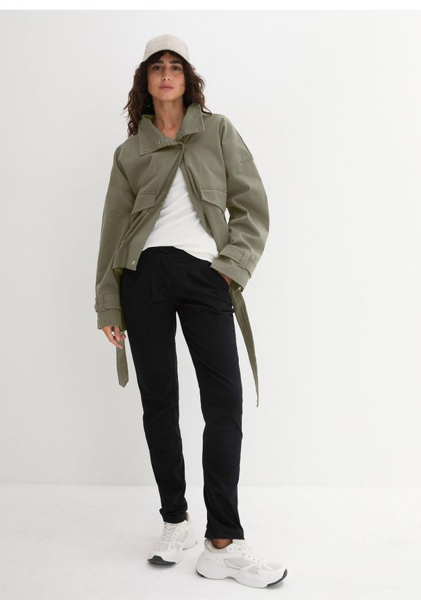 bonprix - Spodnie chinosy ze stretchem. Okazja: na co dzień. Stan: obniżony. Kolor: czarny. Materiał: bawełna. Wzór: kwiaty. Styl: casual