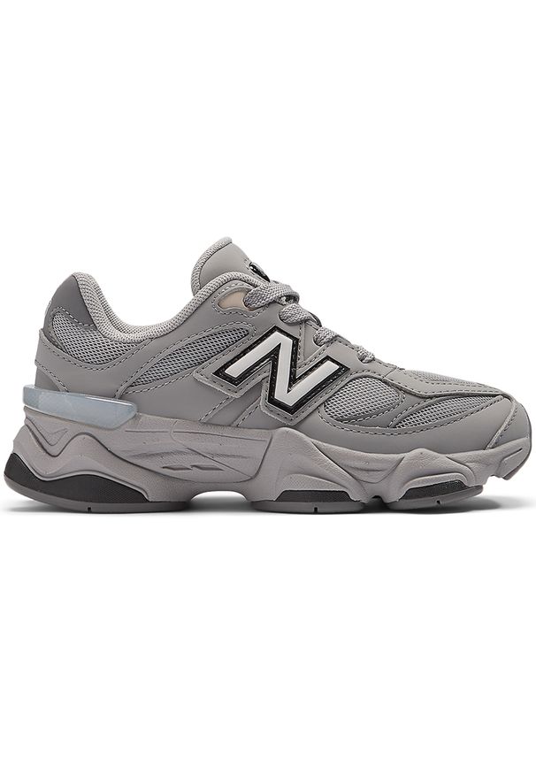 Buty dziecięce New Balance PC9060GB – szare. Okazja: na co dzień, na uczelnię. Kolor: szary. Materiał: guma, materiał, syntetyk. Szerokość cholewki: normalna. Sport: turystyka piesza
