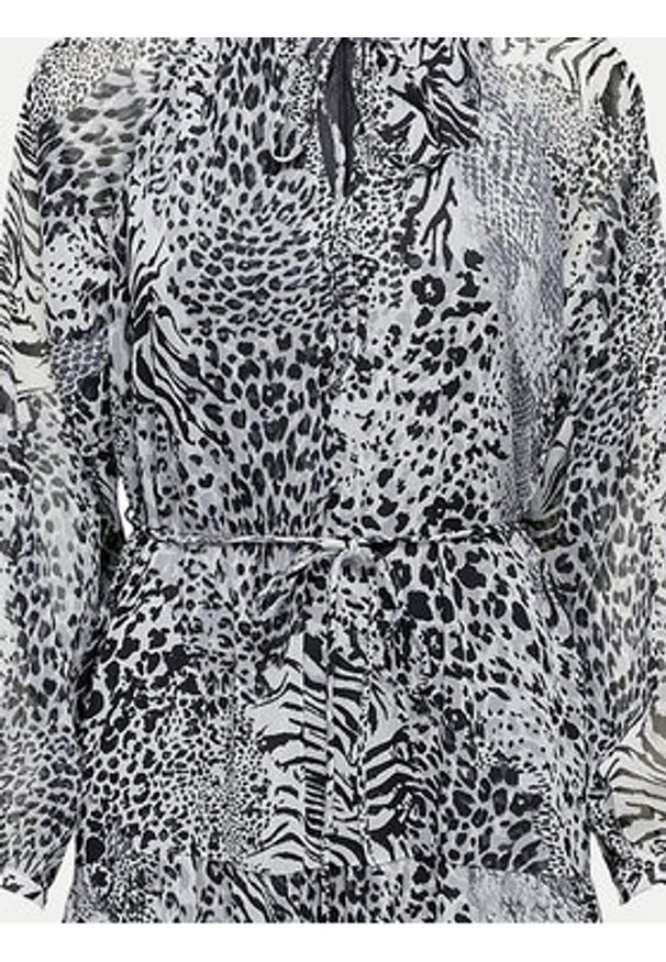only - ONLY Sukienka codzienna Ria 15329223 Szary Regular Fit. Okazja: na co dzień. Kolor: szary. Materiał: syntetyk. Typ sukienki: proste. Styl: casual