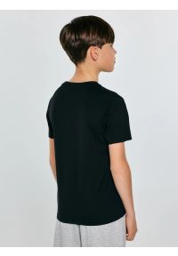 Big-Star - Koszulka chłopięca z nadrukiem czarna Mauter 906. Okazja: na co dzień, na uczelnię. Kolor: czarny. Materiał: dzianina, jeans, dresówka. Wzór: nadruk. Styl: casual, klasyczny, młodzieżowy #6