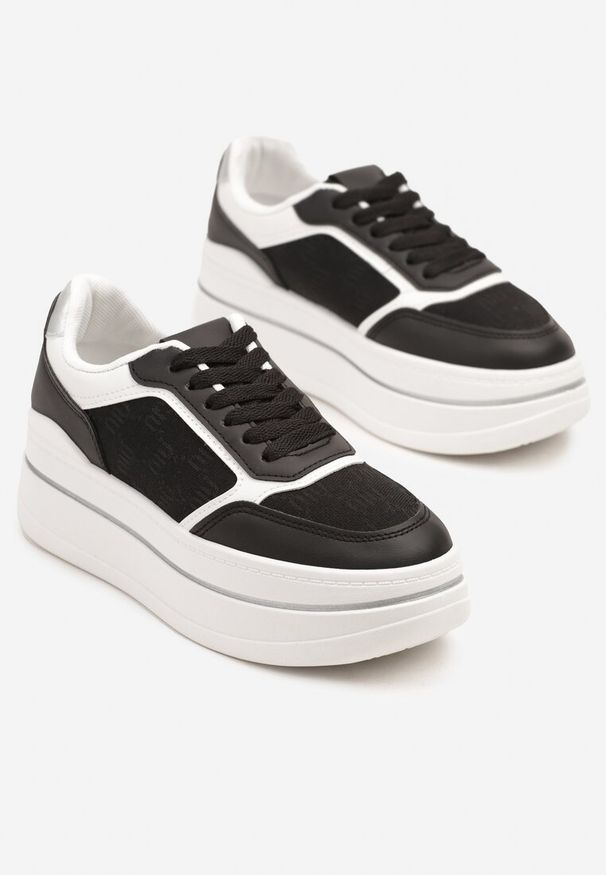 Renee - Czarno-Białe Sneakersy na Platformie z Tłoczoną Cholewką Callirae. Okazja: na co dzień. Kolor: czarny. Szerokość cholewki: normalna. Obcas: na platformie