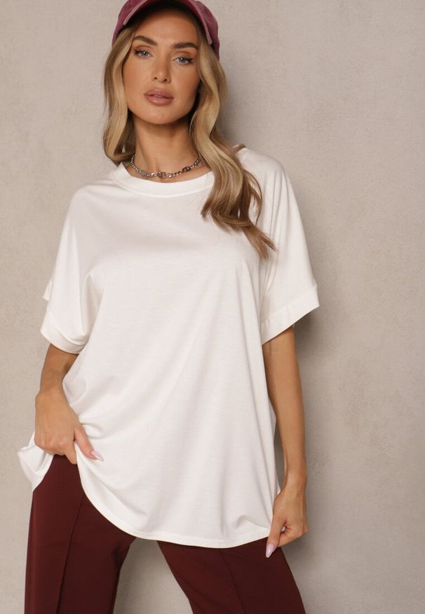 Renee - Biały T-shirt z Wiskozą o Fasonie Nietoperza Tanalitha. Okazja: na co dzień. Kolor: biały. Materiał: wiskoza. Styl: casual