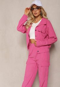 Renee - Fuksjowy Komplet Dresowy Utility Krótka Bluza z Kołnierzem i Spodnie Joggery z Kieszeniami Cargo Literria. Kolor: różowy. Materiał: dresówka #4