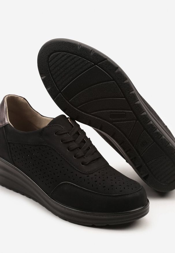 Born2be - Czarne Sneakersy W Stylu Półbutów na Koturnie z Ażurową Cholewką Varzedi. Okazja: na co dzień, na spacer. Kolor: czarny. Szerokość cholewki: normalna. Wzór: ażurowy. Sezon: lato. Obcas: na koturnie. Sport: turystyka piesza