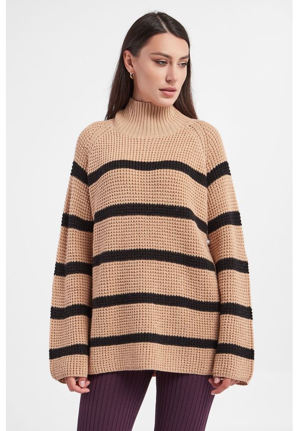 Custommade - Sweter wełniany Talna Stripes CUSTOMMADE. Materiał: wełna. Długość rękawa: długi rękaw. Długość: długie. Wzór: paski