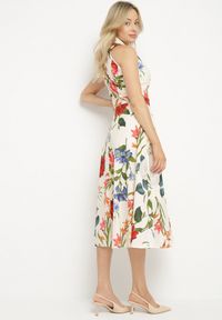 Born2be - Beżowa Rozkloszowana Sukienka z Bawełny z Kołnierzykiem w Kwiaty Ilanitia. Okazja: na spacer. Typ kołnierza: dekolt w serek. Kolor: beżowy. Materiał: bawełna. Wzór: kwiaty. Typ sukienki: rozkloszowane. Styl: elegancki #2