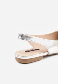 Born2be - Srebrne Pudrowe Sandały Slingback z Noskiem w Szpic Arrilla. Okazja: do pracy, na co dzień, na spotkanie biznesowe, na spacer. Kolor: srebrny. Sezon: lato. Styl: elegancki, biznesowy, klasyczny, casual #6