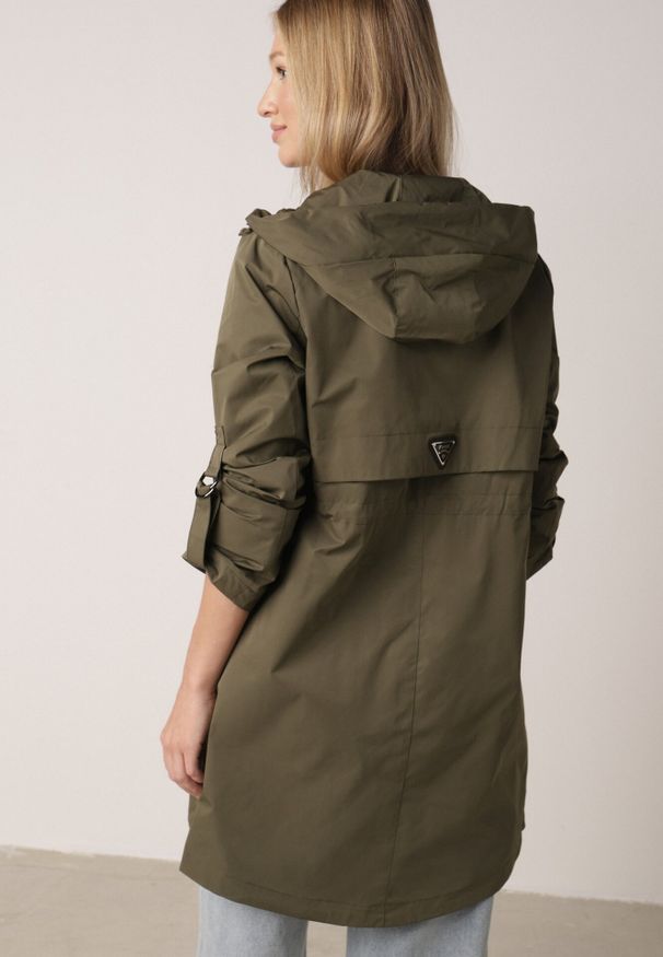 Born2be - Zielona Przejściowa Kurtka Parka z Kapturem i Podwijanymi Rękawami Tinarose. Okazja: na co dzień, na spacer. Typ kołnierza: kaptur. Kolor: zielony. Materiał: jeans, dresówka. Styl: casual