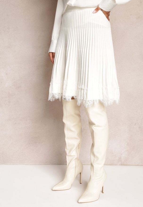 Renee - Biała Spódnica Mini Rozkloszowana z Gumką w Talii Saniurio. Kolor: biały. Długość: krótkie