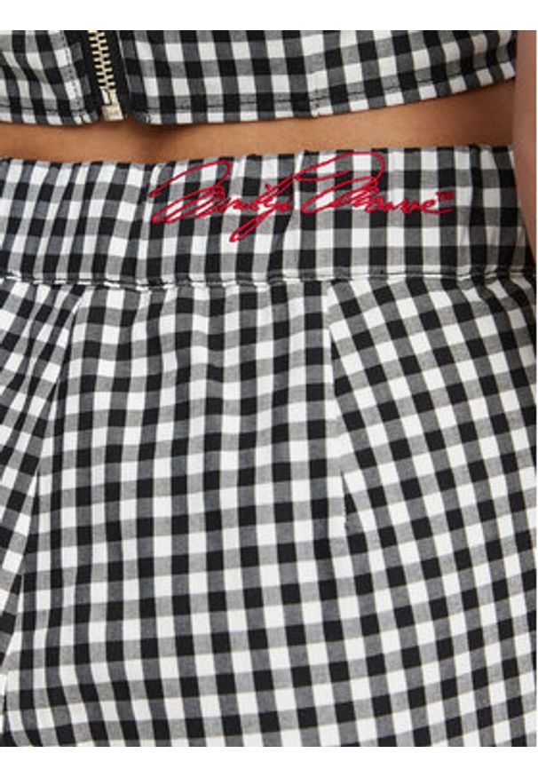 Guess Spodnie capri W6YB35 W4486 Czarny Slim Fit. Kolor: czarny. Materiał: syntetyk