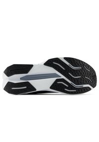 Buty męskie New Balance FuelCell Propel v5 MFCPRLB5 – czarne. Okazja: na co dzień. Kolor: czarny. Materiał: guma, materiał, syntetyk. Szerokość cholewki: normalna. Sport: bieganie, fitness #4