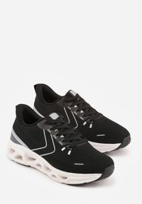 Renee - Czarne Siateczkowe Buty Sportowe na Podeszwie z Otworami Quilvia. Okazja: na co dzień. Kolor: czarny. Materiał: materiał #4