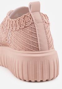 Born2be - Różowe Ażurowe Sneakersy Vices na Grubej Podeszwie z Tłoczeniem Luminise. Okazja: na co dzień. Kolor: różowy. Materiał: jeans. Szerokość cholewki: normalna. Wzór: ażurowy #7