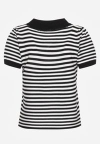 Renee - Czarno-Biała Wiskozowa Bluzka w Paski ze Zdobieniami na Kołnierzyku Veniala. Okazja: na spotkanie biznesowe. Kolor: czarny. Materiał: wiskoza. Długość rękawa: krótki rękaw. Długość: krótkie. Wzór: aplikacja, paski. Styl: biznesowy, elegancki, retro #5