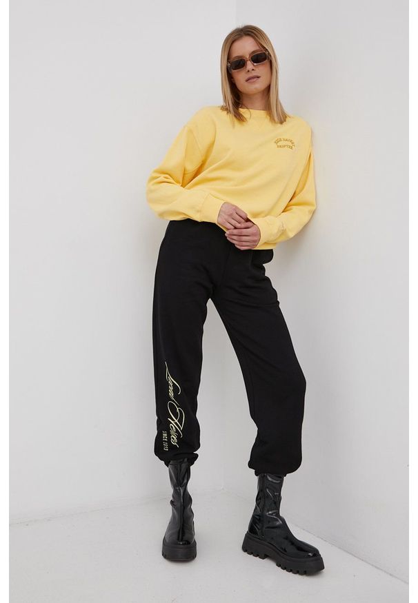 Billabong - Bluza x Wrangler. Kolor: żółty. Materiał: bawełna. Długość rękawa: długi rękaw. Długość: długie. Wzór: aplikacja
