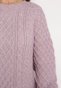 Born2be - Jasnofioletowy Sweter o Wydłużonym Fasonie z Modnym Splotem Ahexa. Kolor: fioletowy. Długość: długie. Wzór: ze splotem