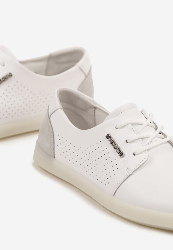 Born2be - Białe Skórzane Sneakersy Ozdobione Perforacją Dolamiria. Okazja: na co dzień. Kolor: biały. Materiał: skóra. Wzór: aplikacja