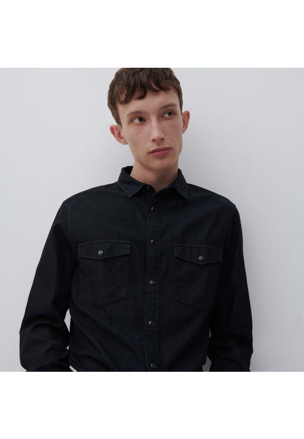 Reserved - Jeansowa koszula z bawełny organicznej - Czarny. Kolor: czarny. Materiał: jeans, bawełna