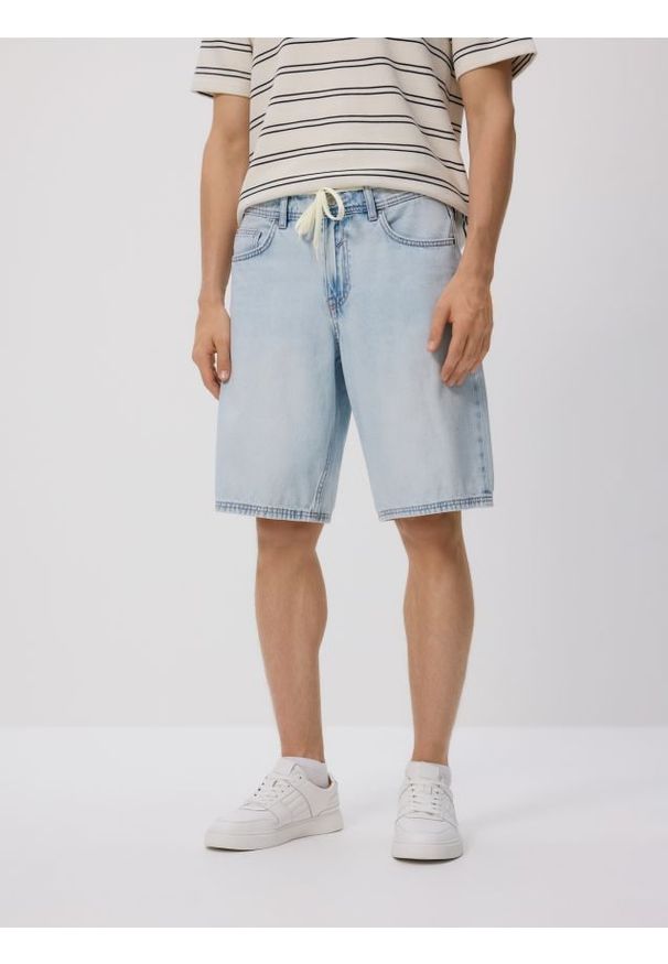 Reserved - Jeansowe szorty loose fit - niebieski. Kolor: niebieski. Materiał: jeans