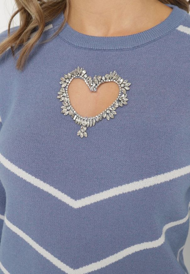 Born2be - Niebieski Sweter z Wiskozą w Geometryczny Wzór z Wycięciem w Kształcie Serca z Cyrkoniami Temilime. Okazja: na spotkanie biznesowe, do pracy, na co dzień. Kolor: niebieski. Materiał: wiskoza. Długość rękawa: długi rękaw. Długość: długie. Wzór: geometria. Styl: biznesowy, casual, elegancki