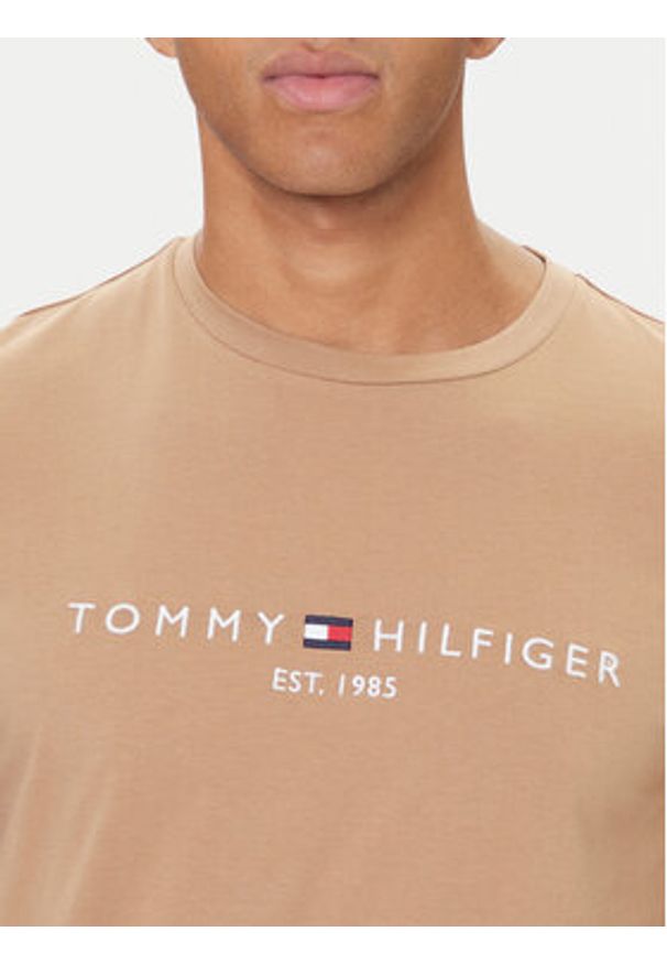 TOMMY HILFIGER - Tommy Hilfiger T-Shirt Logo MW0MW11797 Beżowy Regular Fit. Kolor: beżowy. Materiał: bawełna