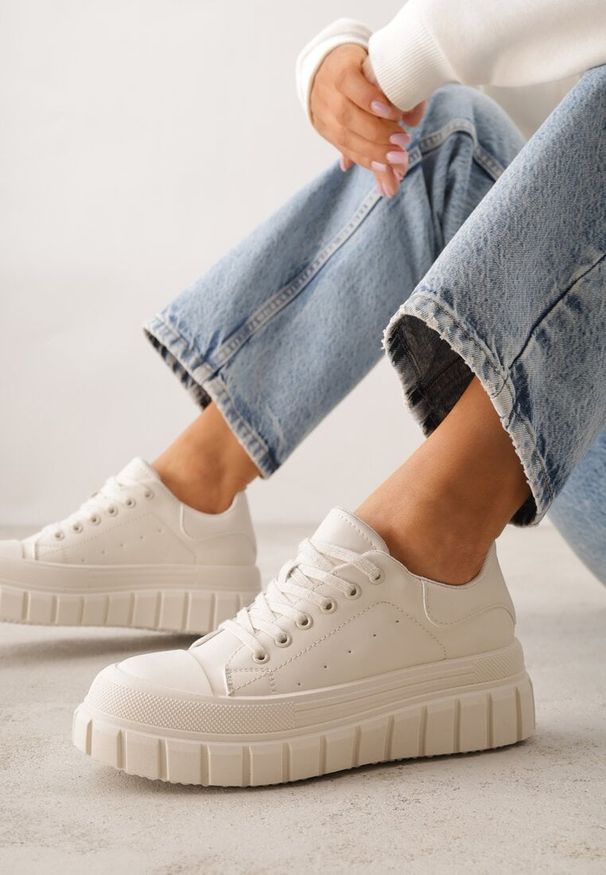 Renee - Beżowe Sneakersy VICES na Platformie w Stylu Chunky z Perforacją Hypsyllis. Okazja: na co dzień. Kolor: beżowy. Materiał: jeans. Obcas: na platformie