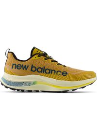 Buty męskie New Balance FuelCell SuperComp Trail MTTRXCY1 – brązowe. Okazja: na co dzień. Kolor: brązowy. Materiał: włókno, materiał, syntetyk, guma. Szerokość cholewki: normalna. Sport: fitness, wspinaczka, bieganie