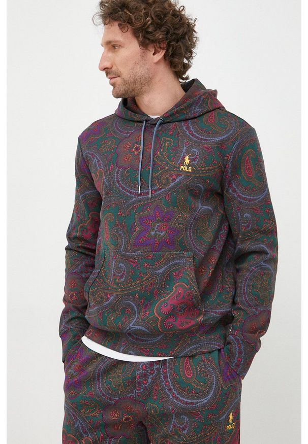 Polo Ralph Lauren bluza męska kolor zielony z kapturem wzorzysta. Okazja: na co dzień. Typ kołnierza: polo, kaptur. Kolor: zielony. Materiał: dzianina. Wzór: aplikacja. Styl: casual