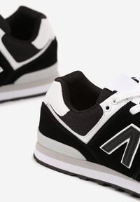 Born2be - Czarno-Białe Buty Sportowe Sneakersy z Ozdobną Aplikacją Rilazea. Okazja: na co dzień. Kolor: czarny. Materiał: jeans. Wzór: aplikacja